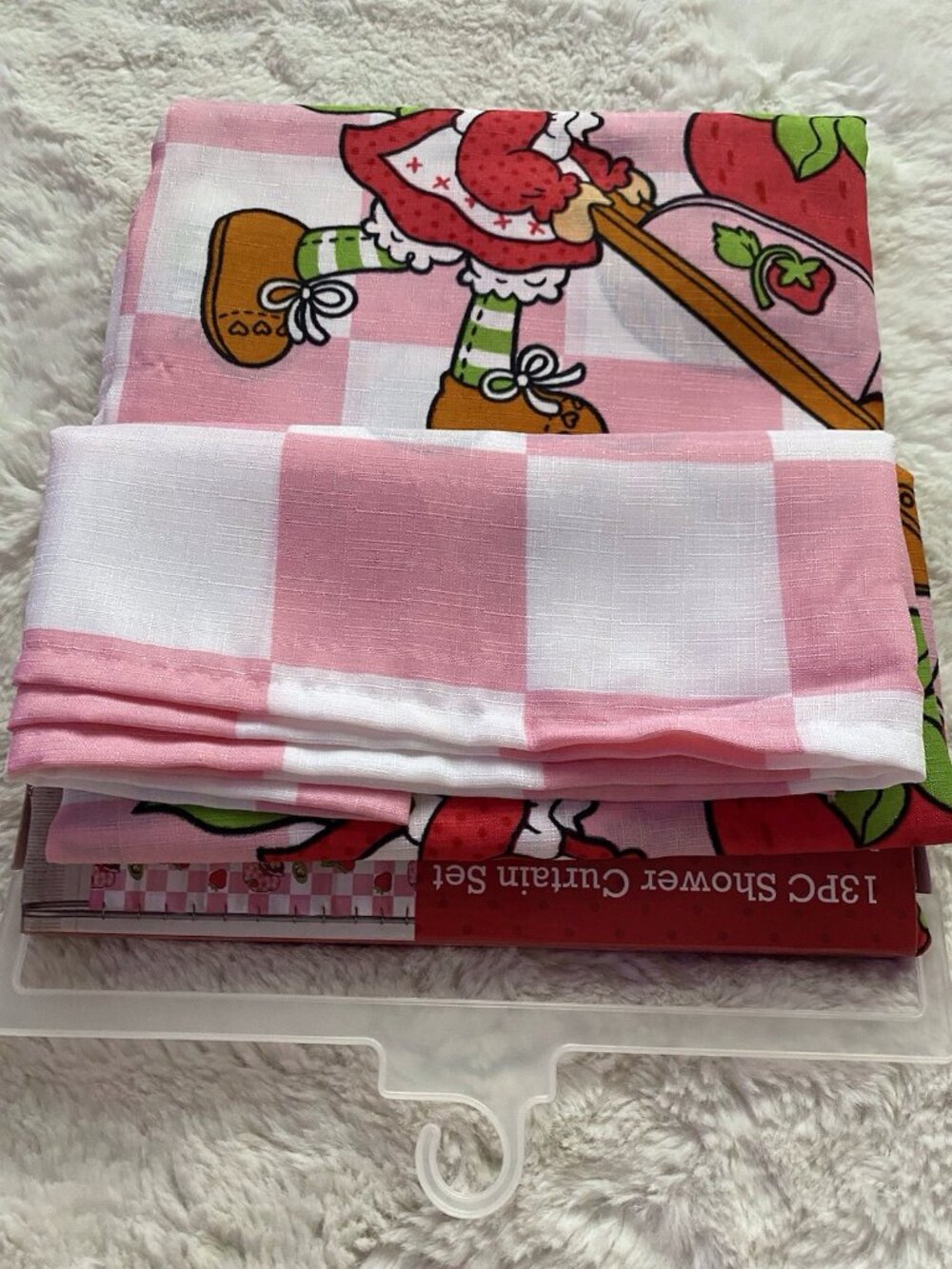 13 Piece Set Strawberry Shortcake Shower Curtain Set And Metal Hooks 72 X 72 NEW - Picture 13 of 13